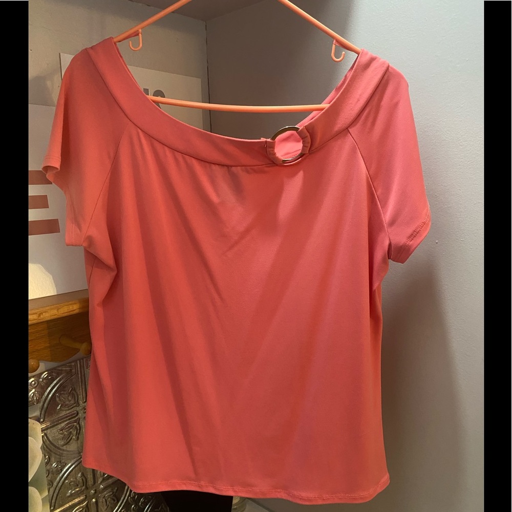 Cute peachy George stretch top